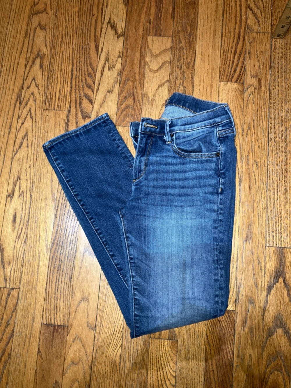 DRIFTWOOD Women's Straight leg Jeans in Medium/Dark Blue Wash